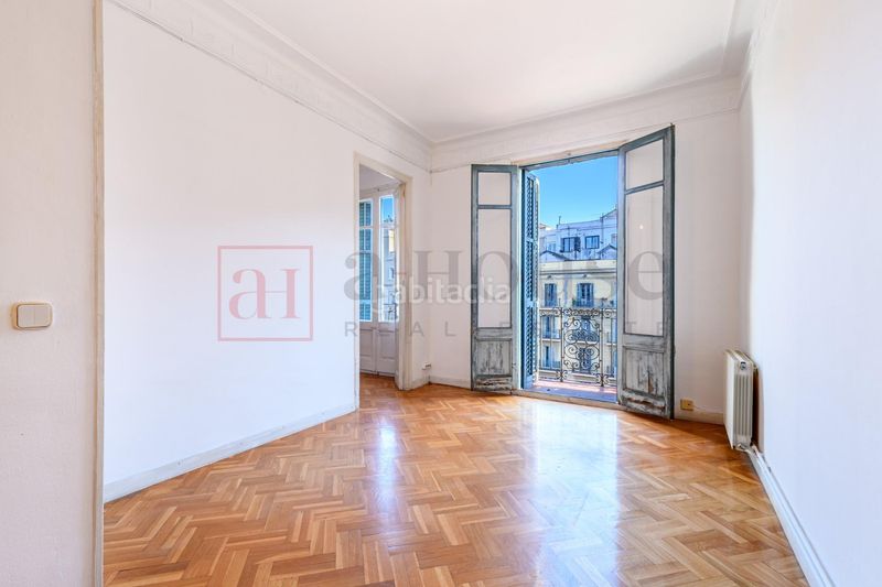 Foto ef2facb8-f174-4f91-8953-630530e0b270. Pis a Sant Antoni Barcelona