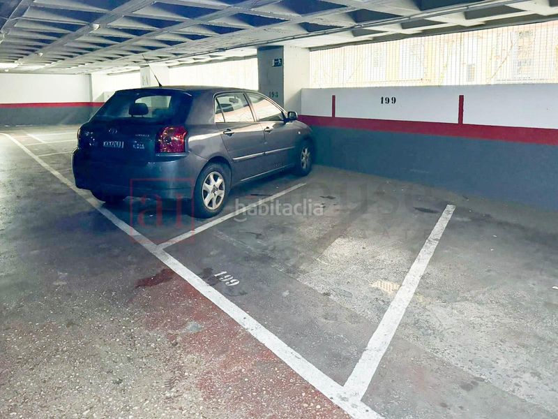 Foto eac914f2-c671-4a61-aed3-476a2ee14e8d. Aparcament cotxe a Dreta de l´Eixample Barcelona