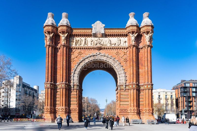 Foto 1e6330c0-b0e0-4796-920a-f9bd7f4334ba. Aparcament cotxe a Dreta de l´Eixample Barcelona