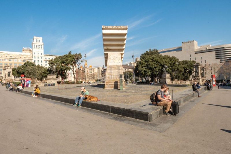 Foto a17ea835-ea74-4bdb-9dc0-27a46eaf6c00. Aparcament cotxe a Dreta de l´Eixample Barcelona