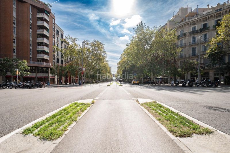 Foto f10b6e79-5193-4c45-a405-78b1a8cabe52. Aparcament cotxe a Dreta de l´Eixample Barcelona