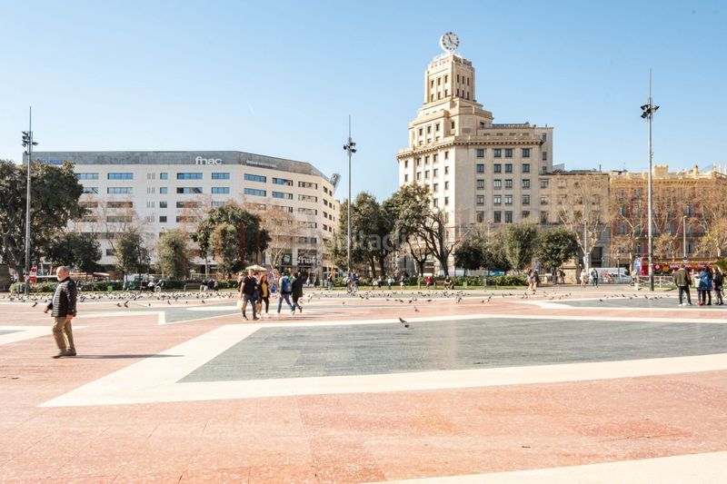 Foto f782cce1-360d-44c1-96b6-9011ee81bfe1. Aparcament cotxe a Dreta de l´Eixample Barcelona