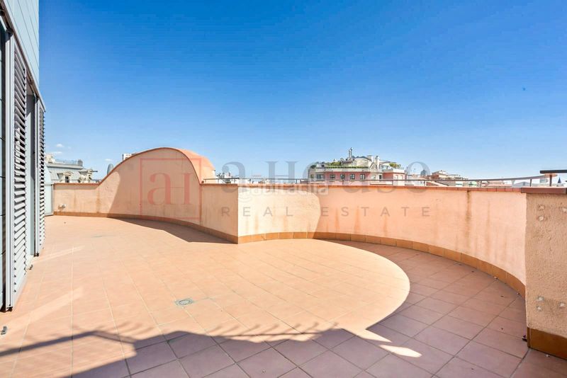 Foto ab921377-f199-47ae-9e72-3cd319233ee8. Àtic a Dreta de l´Eixample Barcelona