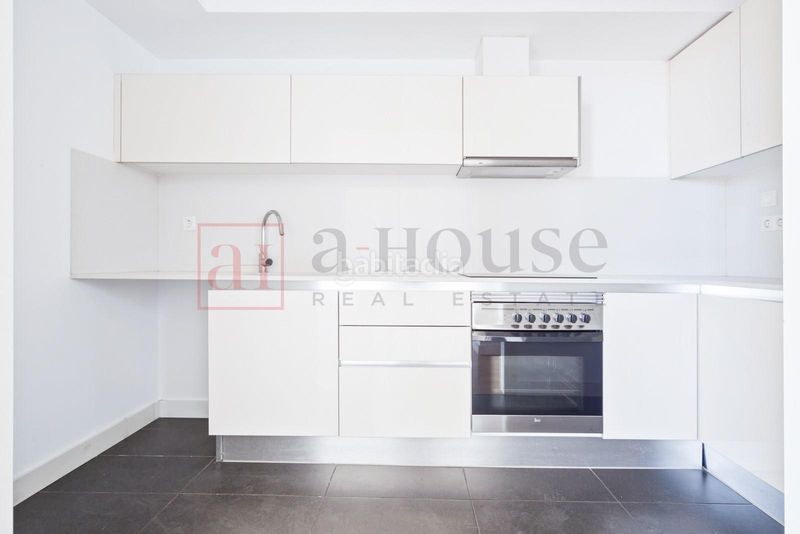 Foto f2be70c2-007d-444e-a2bf-5d47ee2b26a9. Àtic a Dreta de l´Eixample Barcelona