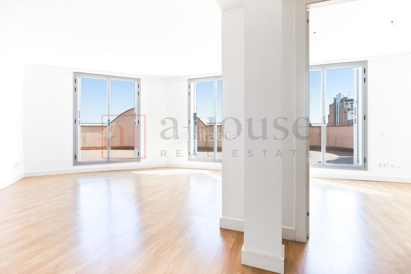 Foto fd9b8246-c184-4c9b-a979-1dfaaf66ca64. Àtic a Dreta de l´Eixample Barcelona