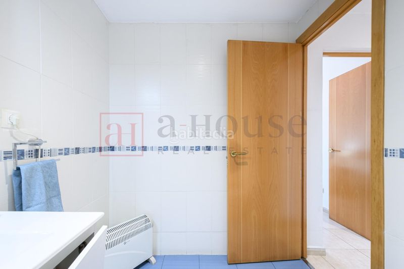 Foto 456640ca-8c69-41ec-8f21-aaf01962cb38. Àtic amb calefacció a Llefià Badalona