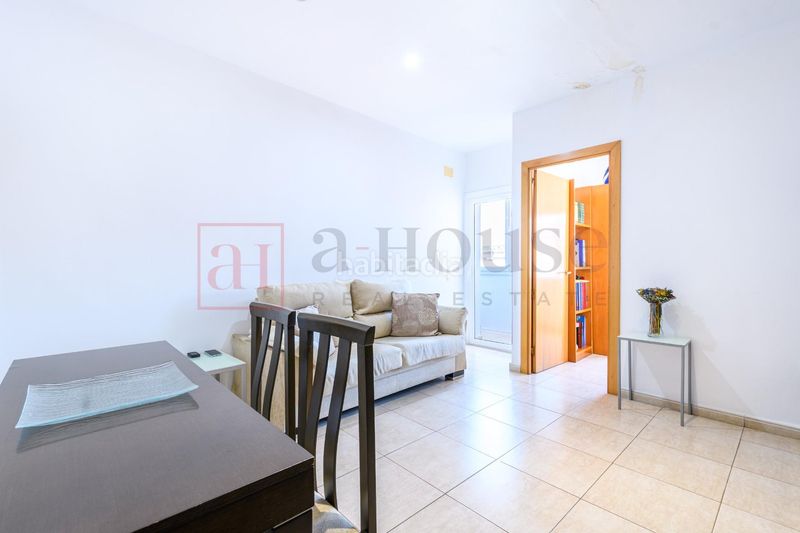 Foto 5bb0eda8-2979-4659-a45b-881592243696. Àtic amb calefacció a Llefià Badalona