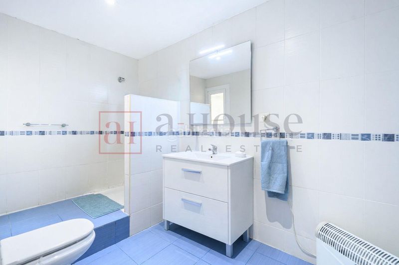 Foto b16c04f4-c84e-434a-8d6f-1bfc1517e52f. Àtic amb calefacció a Llefià Badalona