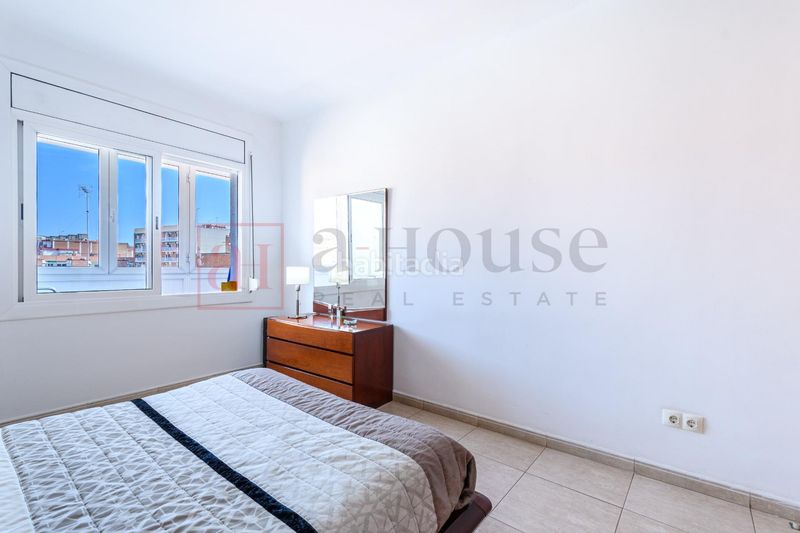 Foto dbacd7d9-59bd-4f59-9d89-7d5e8f6415b8. Àtic amb calefacció a Llefià Badalona