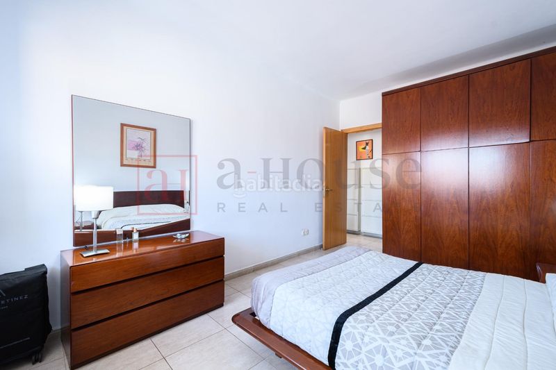 Foto f8d88f70-289c-4e5a-862a-81e085e4fb5a. Àtic amb calefacció a Llefià Badalona