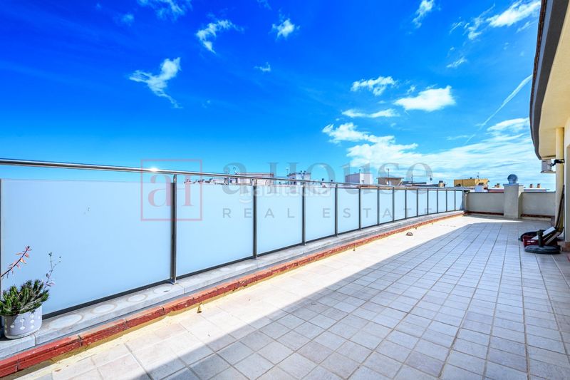 Foto 042c2a2b-9f76-44d7-bb67-7ce2c6638195. Àtic a Castell-Poble Vell Castelldefels