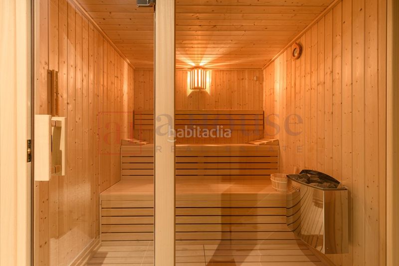 Foto ad9cbbbb-ed2e-4b96-a60c-a52fc92e3e23. Pis amb calefacció piscina a Vila de Gràcia Barcelona