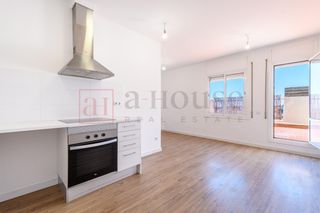 Àtic  Carrer de verdi. Espectacular ático reformado con vistas al mar en calle verdi