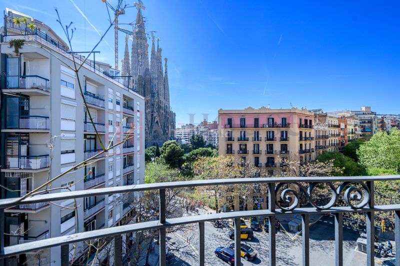 Foto 30e30927-ce39-4b21-947d-c3e0b7e1190d. Pis a Sagrada Família Barcelona