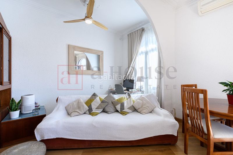 Foto 4be1ffed-06d6-420f-bcbf-3639f8fb018c. Pis a Sagrada Família Barcelona