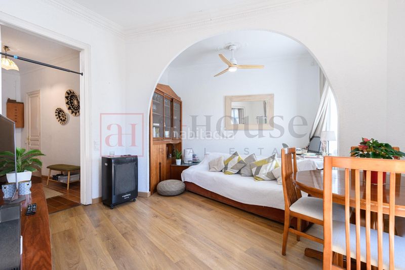 Foto 635011c8-4a5a-430f-b6c6-1a883f653e0d. Pis a Sagrada Família Barcelona