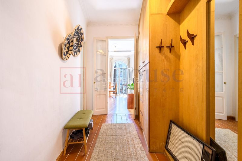 Foto 66d885a8-1cc6-46bb-860d-bf59d524ba2d. Pis a Sagrada Família Barcelona