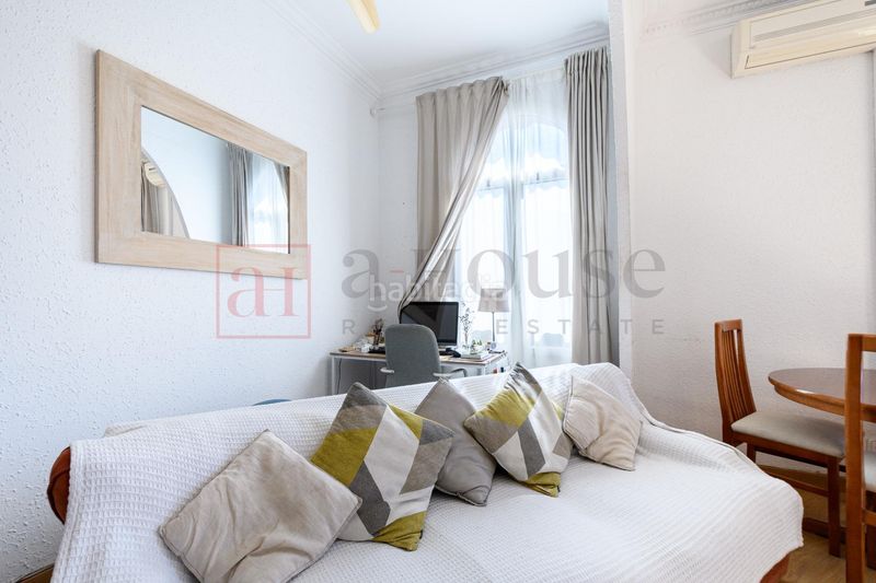 Foto 8eebb754-94da-4e36-b3e5-37fefd3cc36b. Pis a Sagrada Família Barcelona