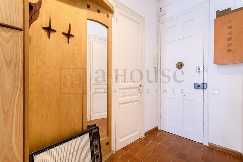 Foto d6cfbd11-82da-4c08-af9e-e0ef0c552fba. Pis a Sagrada Família Barcelona