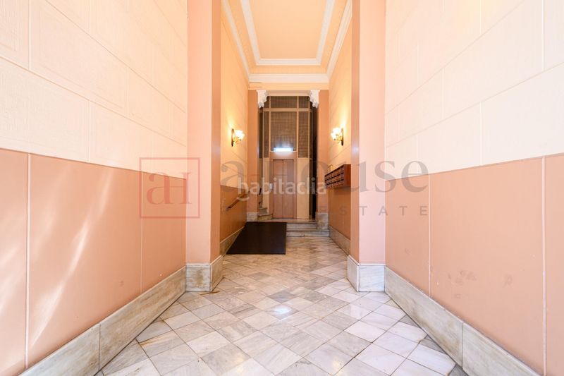 Foto d9b23770-7c6a-41b5-b772-f8b97b1e9ff3. Pis a Sagrada Família Barcelona