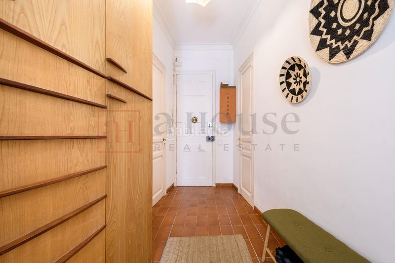 Foto fa3a1eb3-08cd-4bfa-95d6-48dfce260e15. Pis a Sagrada Família Barcelona