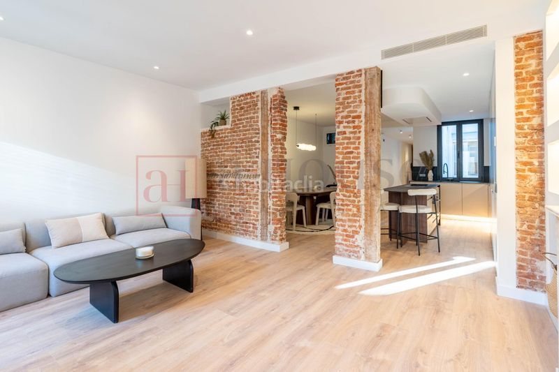 Foto 32ec6ec2-09aa-4c86-b480-2cae144fb1d7. Pis a Justicia-Chueca Madrid