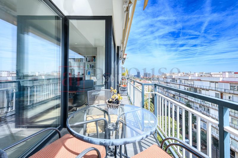 Foto 08a06e0d-10e6-4e43-b0ce-bfe8f772ef2e. Pis amb aparcament a Pedralbes Barcelona