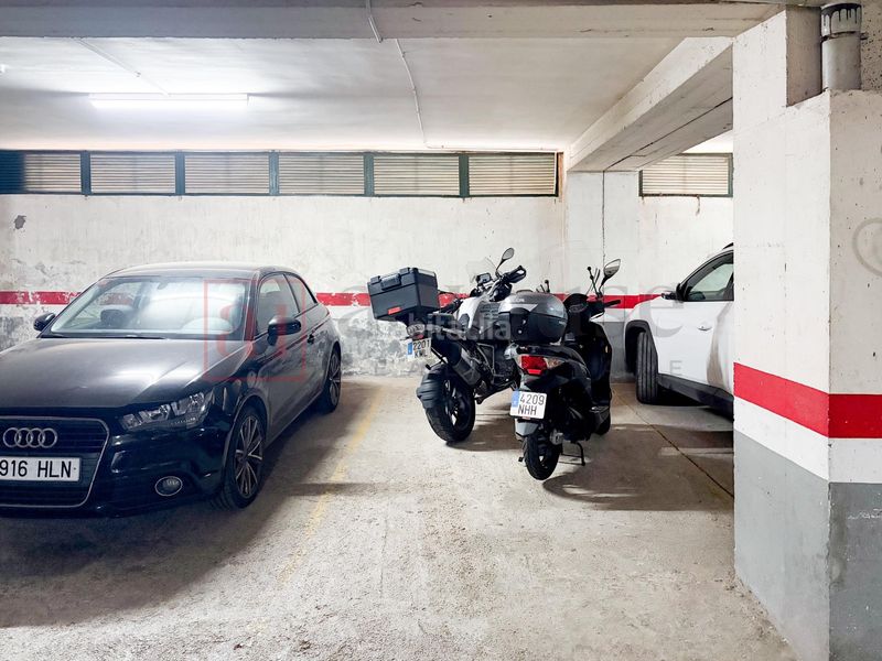 Foto 0fa3bdb4-24fe-45e8-ad93-7f37e4cfbe43. Pis amb aparcament a Pedralbes Barcelona