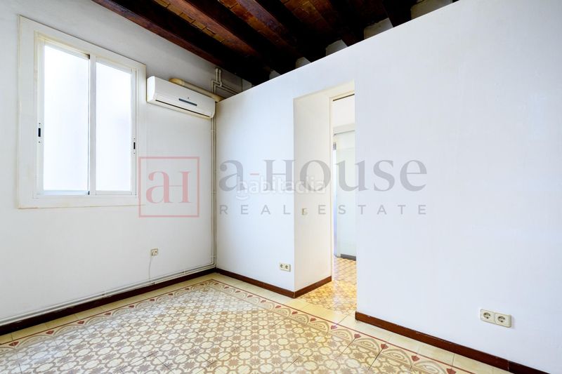 Foto ebe84d40-7052-4eef-b563-c10992de7372. Pis a Dreta de l´Eixample Barcelona