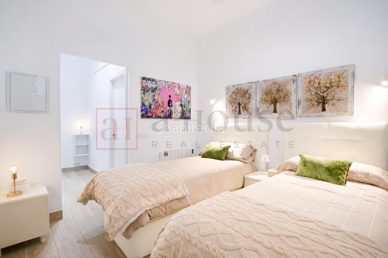 Foto e7fdfd73-d4bc-4d16-bdca-c27492a888a9. Planta baixa amb calefacció piscina a Delicias Madrid