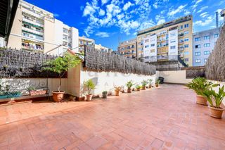 Pis  Carrer d'entença. Piso con terraza en calle entença