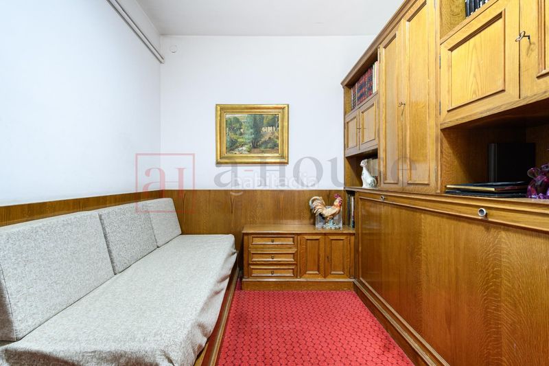 Foto f193250c-8841-4a12-bb05-c3f36fe621ca. Pis amb calefacció a La Nova Esquerra de l´Eixample Barcelona