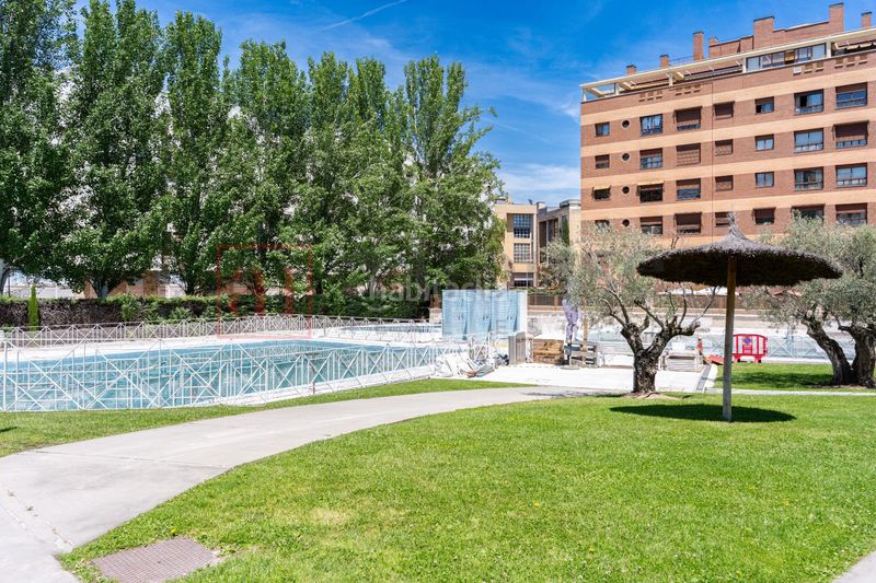 Foto 1c0b8b25-f4d6-4cd9-8248-5b4336160a10. Pis amb calefacció aparcament piscina a Rejas Madrid