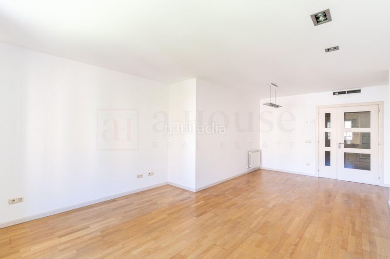 Foto c237099d-9ea0-4f87-9a74-55b77cecde42. Pis amb calefacció aparcament piscina a Rejas Madrid