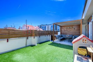 Penthouse  Carrer de calàbria. Ático a tres vientos completamente reformado, con terraza privad