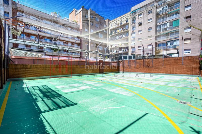 Foto 44bba8a6-399a-4164-93e1-8097954c612e. Àtic amb calefacció piscina a La Nova Esquerra de l´Eixample Barcelona