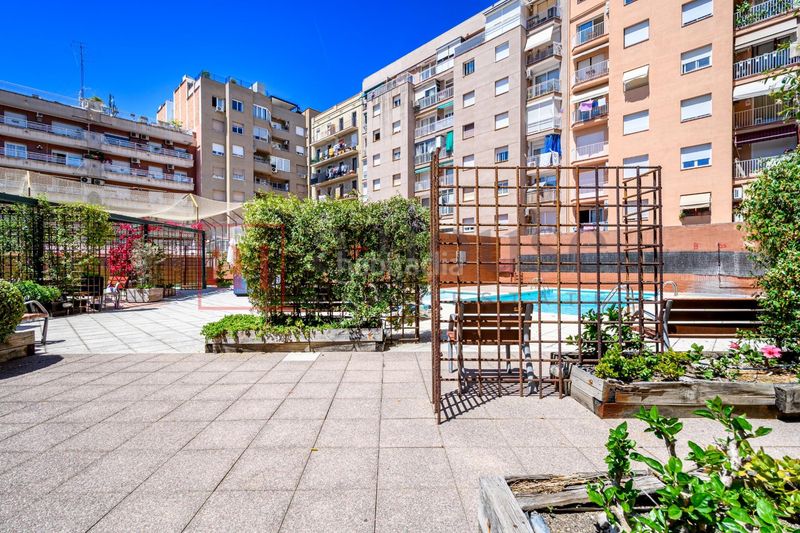 Foto 95237889-3d4c-4524-8e4e-4298f6b37a2a. Àtic amb calefacció piscina a La Nova Esquerra de l´Eixample Barcelona