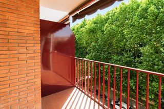 Appartement  Calle arganda. Piso exterior con terraza para reformar en acacias