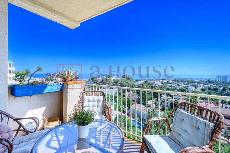 Foto 12bed234-97e3-4866-a2b6-ff58de8f4bb9. Àtic amb calefacció aparcament piscina a Vallpineda-Santa Bàrbara Sitges