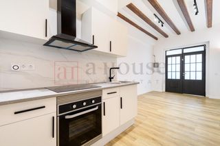 Ground floor  Calle de la creu dels molers. Planta baja con encanto en pleno poble sec