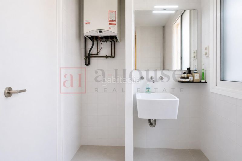 Foto 8d676e7c-8328-4978-9f42-1cb9b26384b5. Pis amb calefacció a Dreta de l´Eixample Barcelona