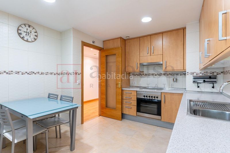 Foto 34a5ffd2-9a11-4f73-8145-6fe0e8e2362a. Pis amb calefacció aparcament piscina a Sanchinarro Madrid