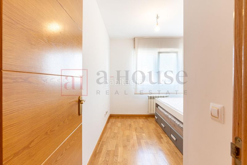 Foto ff7d2995-3133-4213-99c2-bda8d34f09a9. Pis amb calefacció aparcament piscina a Sanchinarro Madrid