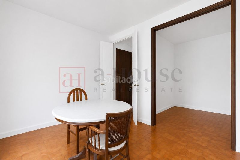 Foto cd3089c2-d994-4119-9ea2-e02cb0eff4de. Pis amb calefacció a Sant Antoni Barcelona