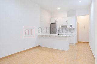 Planta baixa  Calle de granada. Bajo para reformar en el barrio de adelfas