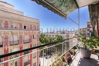 Pis  Avenida avenida menéndez pelayo. Piso exterior con terraza para entrar a vivir en la zona de pací