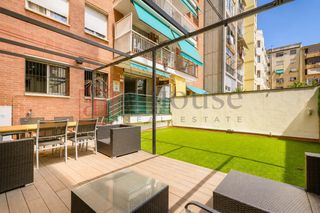 Appartement à L´Antiga Esquerra de l´Eixample. Piso con terraza privada de 60m2, en calle peatonal y listo para