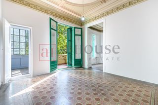 Etagenwohnung  Passeig sant joan. Piso en finca modernista con doble orientación, dos balcones y a