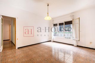 Pis  Carrer de sors. Piso a reformar en la vila de gracia