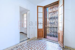 Pis a La Nova Esquerra de l´Eixample. Piso con doble orientación y balcón en la nova esquerra de leixa